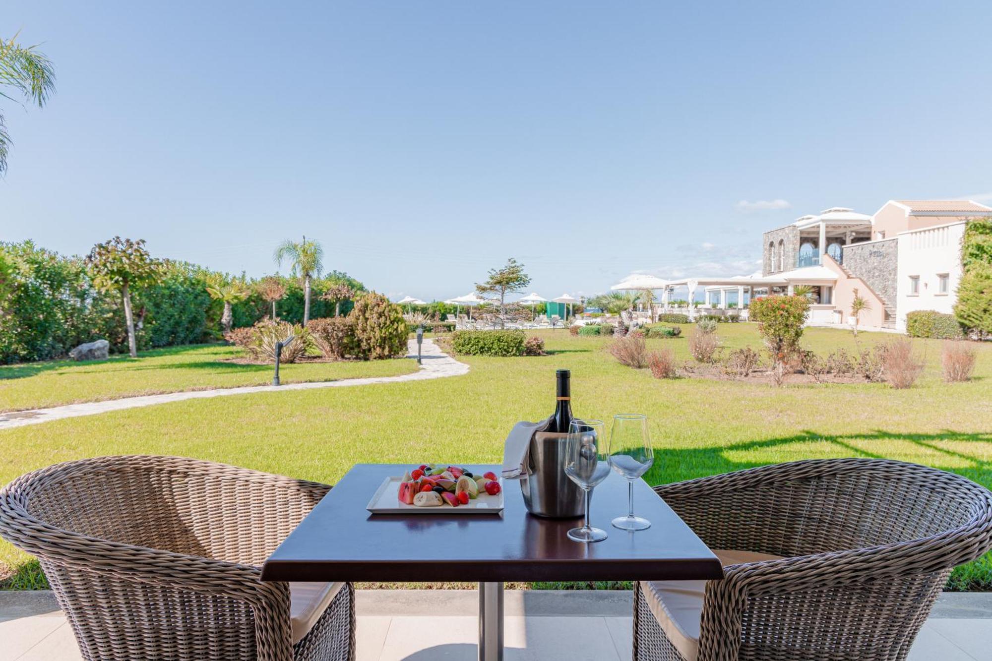 Restia Suites Exclusive Resort -Adults Only Almiros Beach Eksteriør bilde